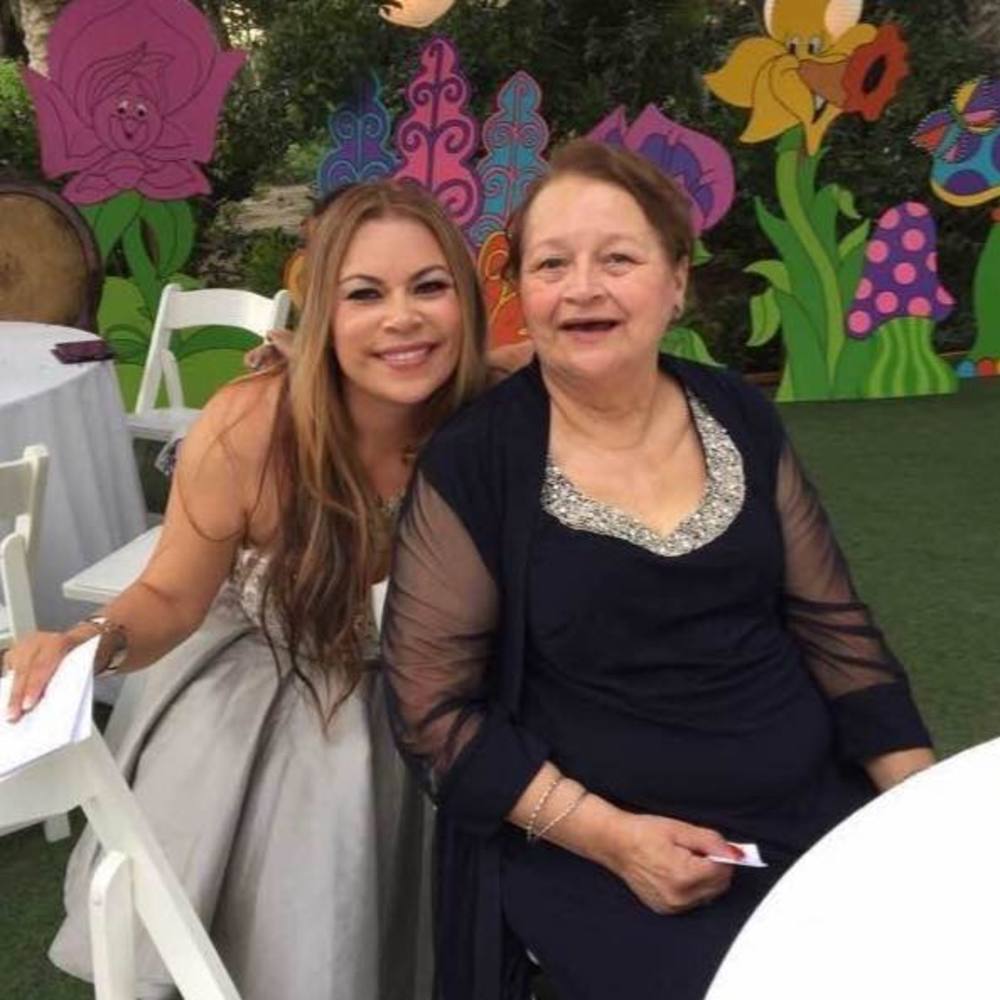 Meet your Posher, Mara